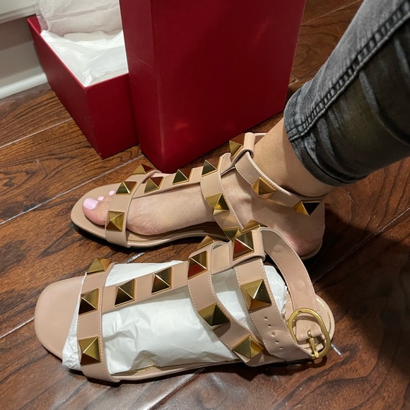 Valentino - Picture 1 of 3